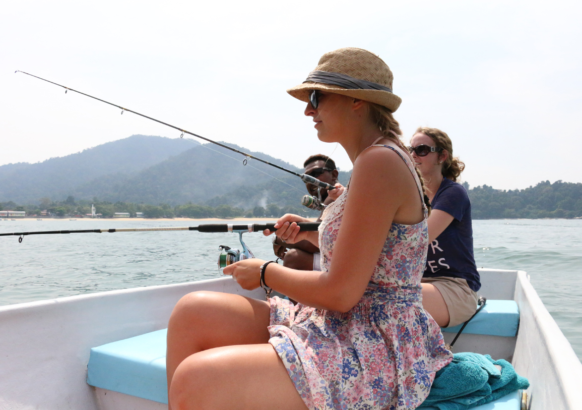 初心者でも楽しめるイカ釣り：道具はレンタル可能です ※別途料金が発生します