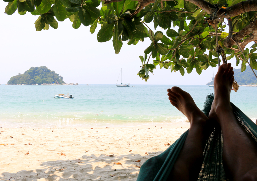 coral beachのハンモック：木陰の下のハンモックは本当に気持ち良いですよ