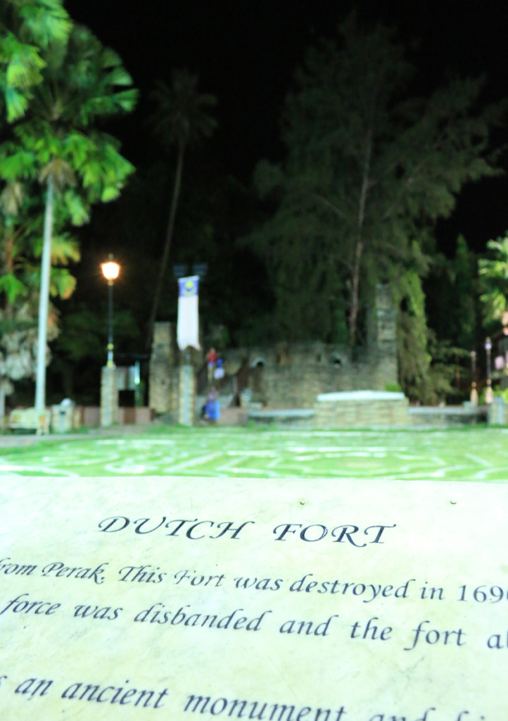 夜のDutch Fort：夜の方が綺麗です(虫除けを忘れずに)