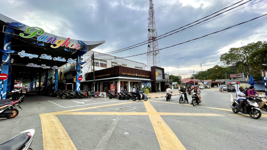 Pekan Pangkor(プカン パンコール)：別名パンコールタウン。港周辺の市街地にはDutyFreeShopがたくさんあります。
