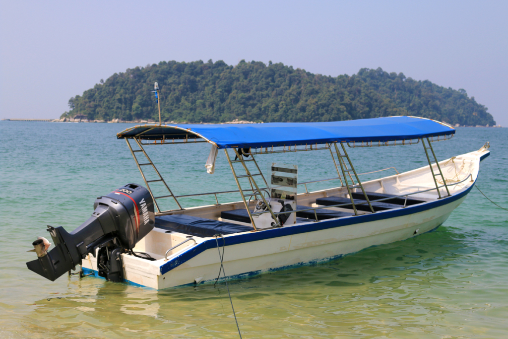 屋根付きボートは20名まで乗船可能です