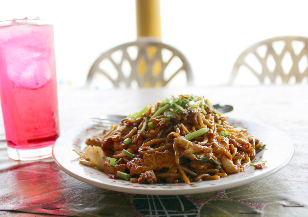 Mee Goreng：ミーゴレン(エビアレルギーの人は注文時に言って下さい)