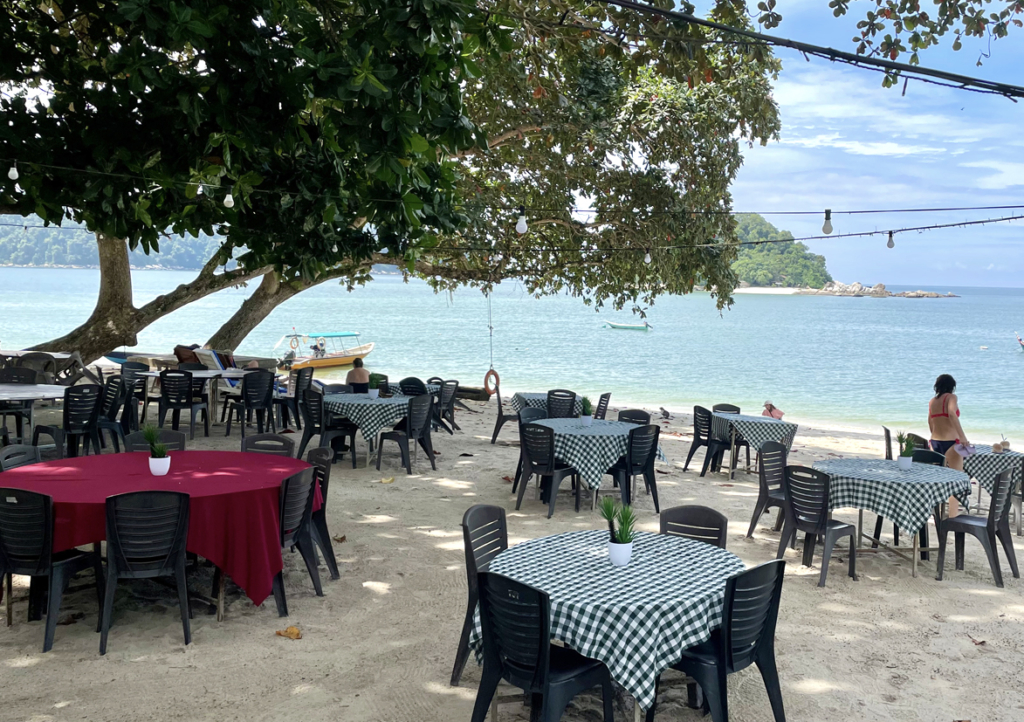 料理の値段は此処も少々高目ですが味は旨いです