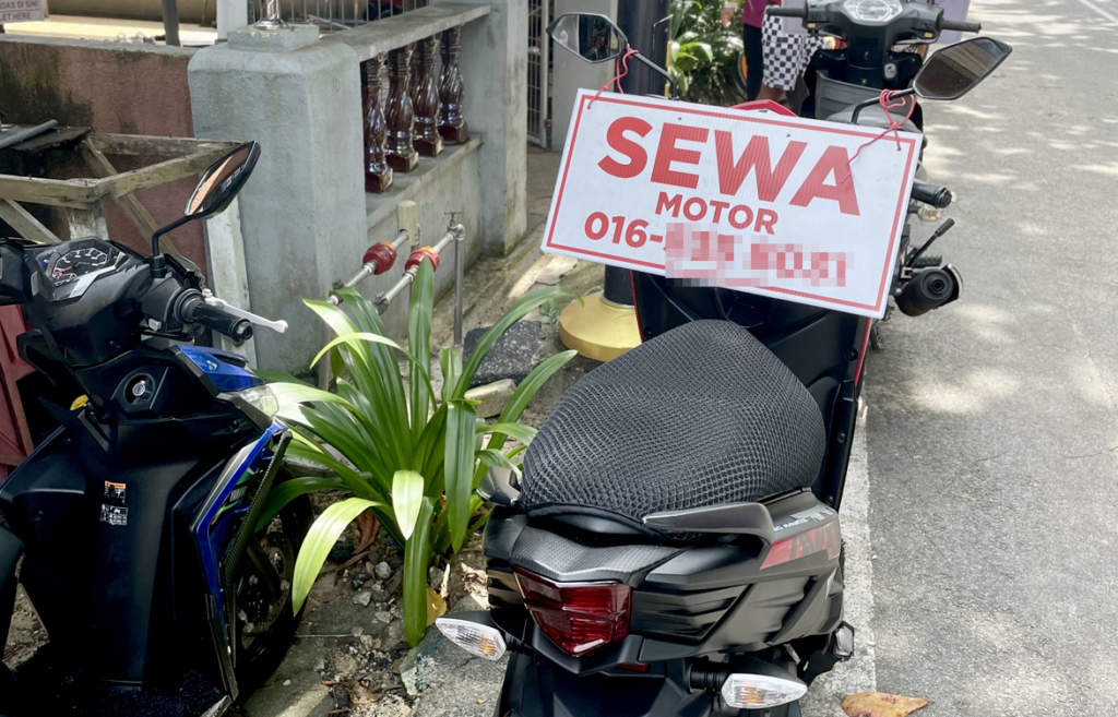 レンタルバイクはマレー語で「モト セワ」