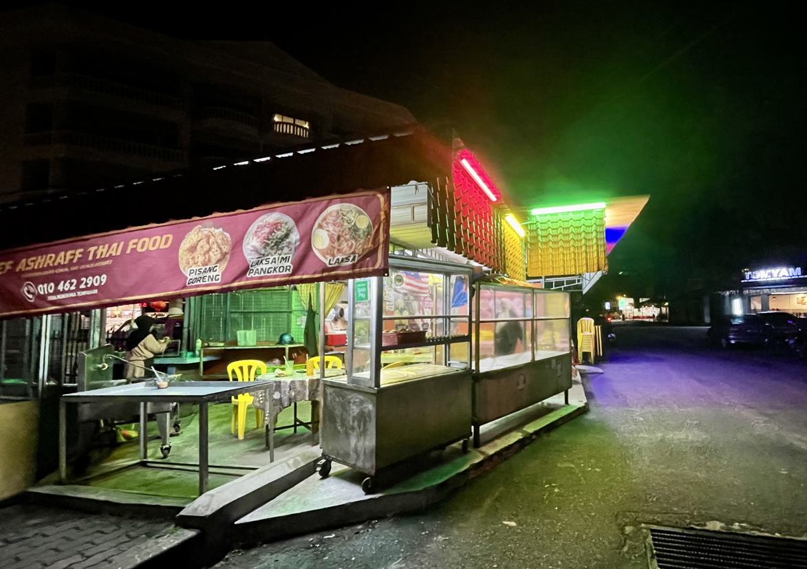 Pasir Bogak 交差点付近にあるマレー･ローカル食堂