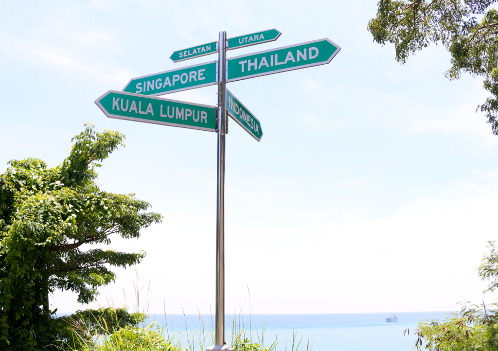 すぐ傍にある標識：SELATAN=南、UTARA=北