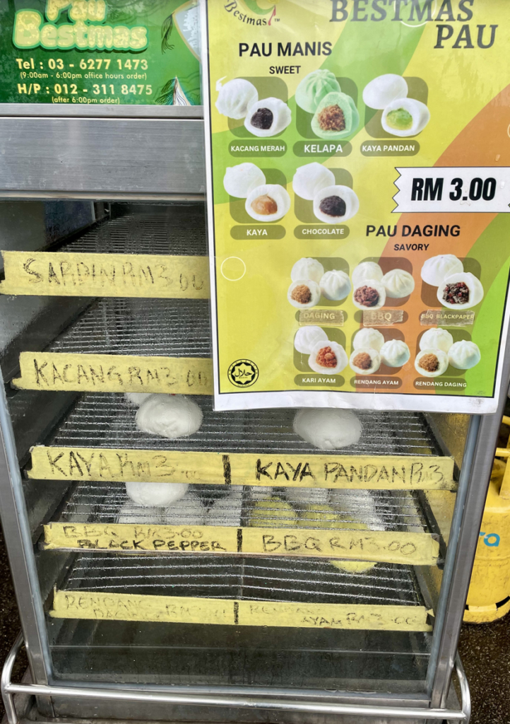 PAU MANIS：甘い中華まん / PAU DAGING：肉などの具入り中華まん