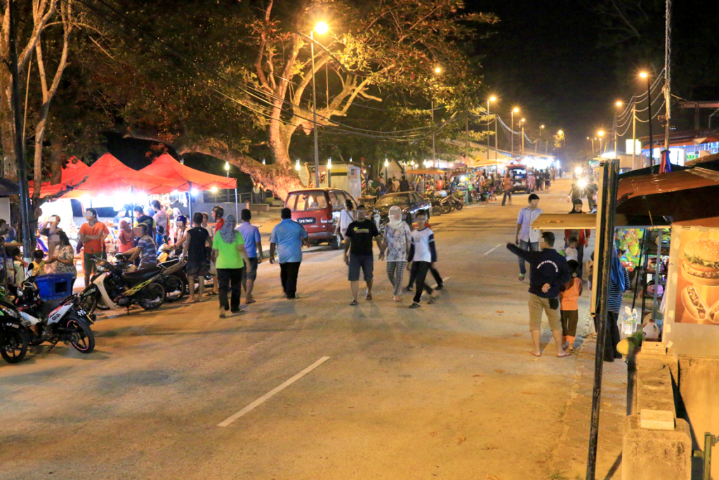 繁盛期は多くの人で賑わいます