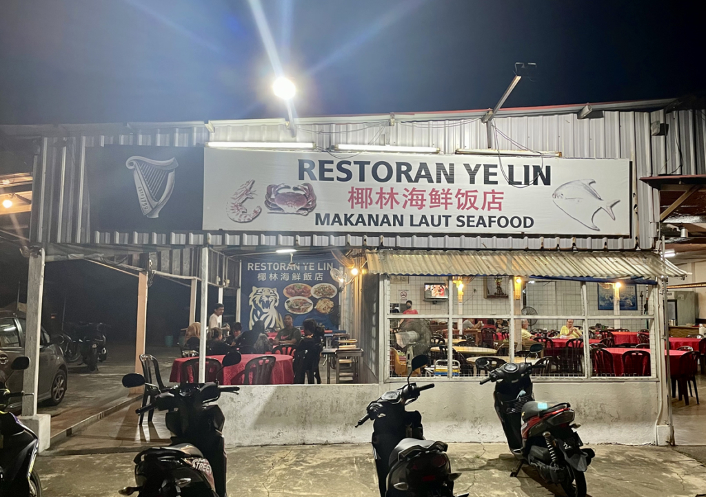 閑散期は空いていますが、週末などの繁盛期は混むので要予約か早めの時刻(日の入り前か直後)に行くのがベスト。