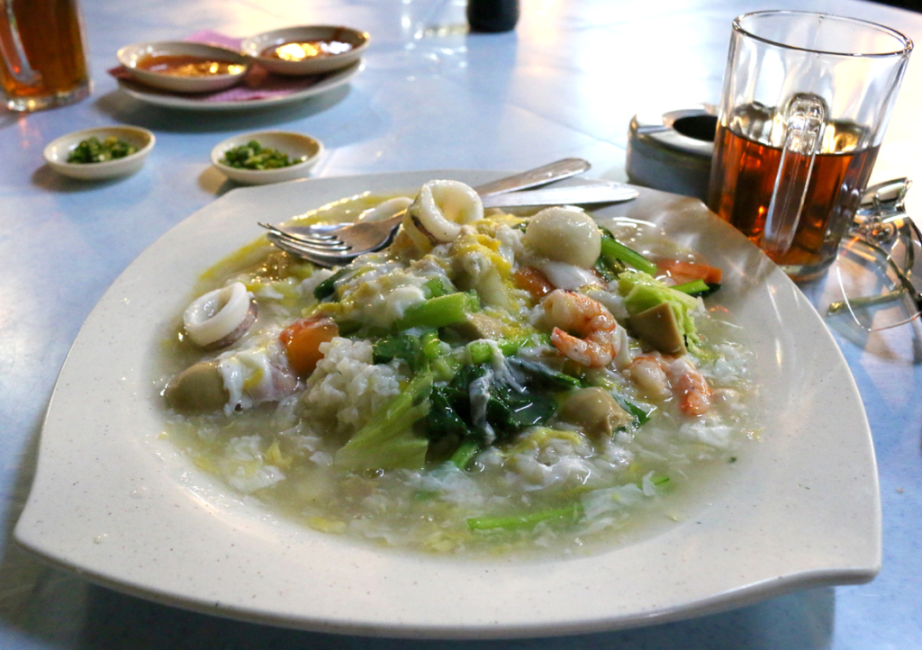 白いのはタマゴではなくカマボコです