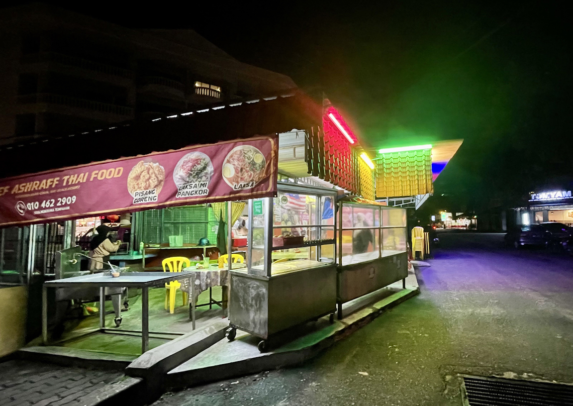 Pasir Bogak 交差点付近にあるマレー･ローカル食堂